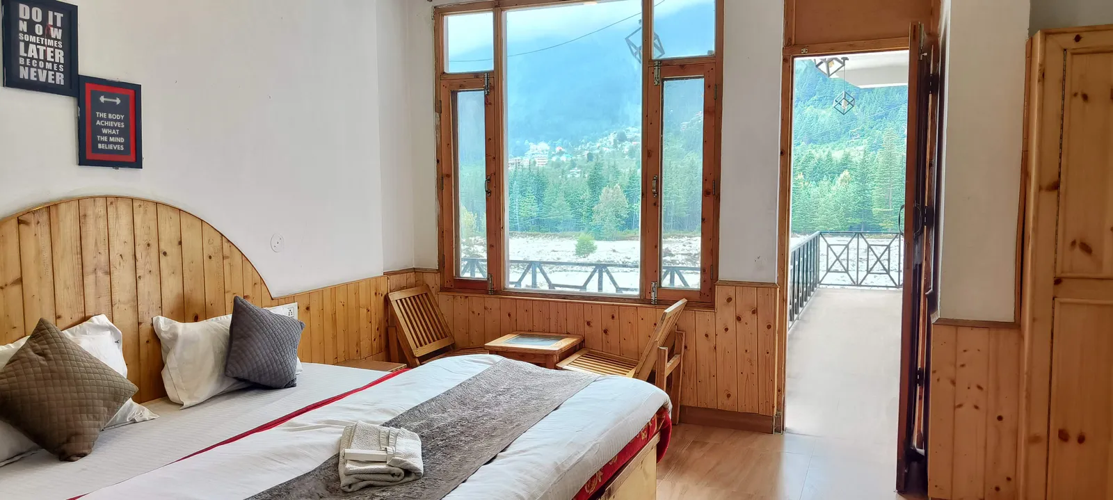 Room and mountain view at Singh Saab hotel in Vashisht, Manali